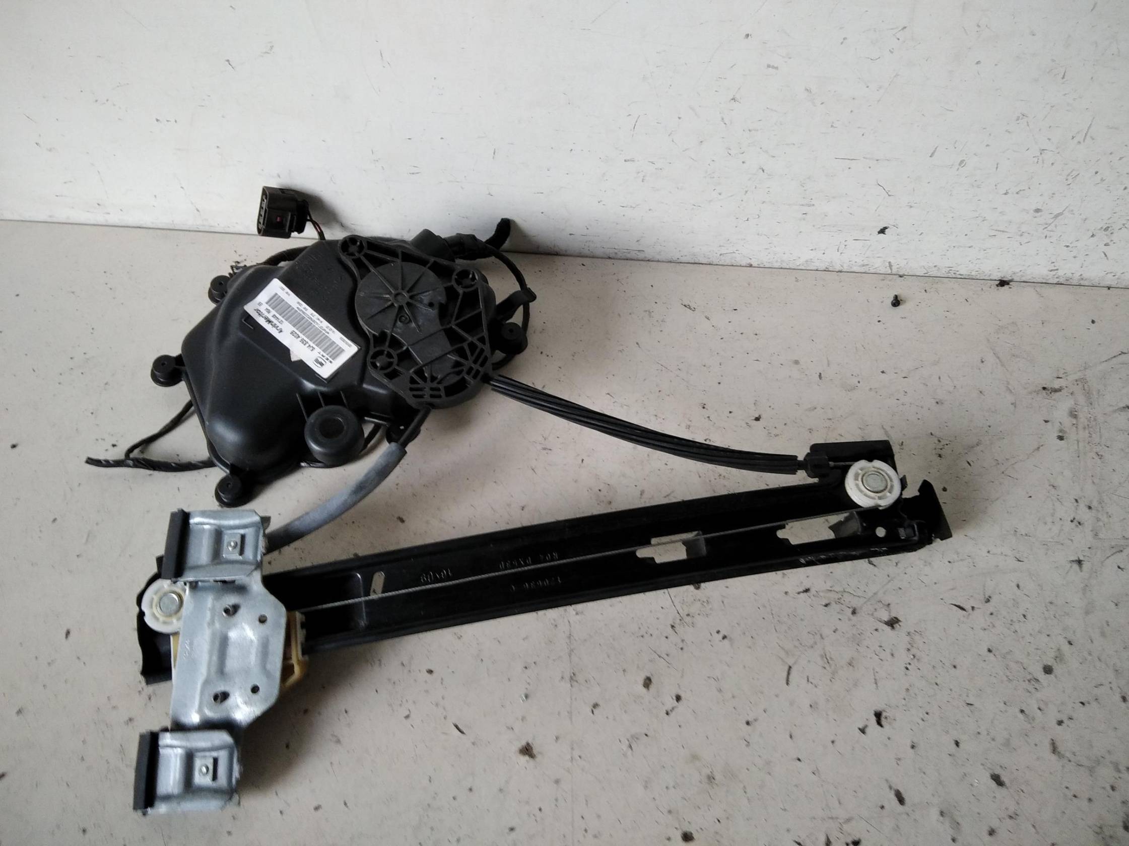 Alzacristallo elettr. porta post. dx.